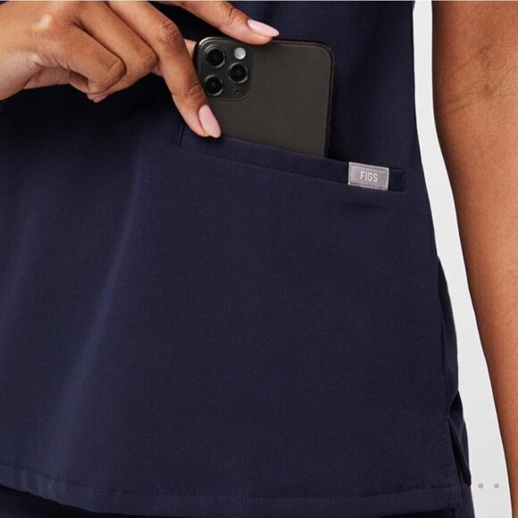 Figs Casma Three Pocket Scrub Top Navy Size XL - Picture 7 of 10